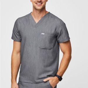 FIGS Leon Three-Pocket Scrub Top